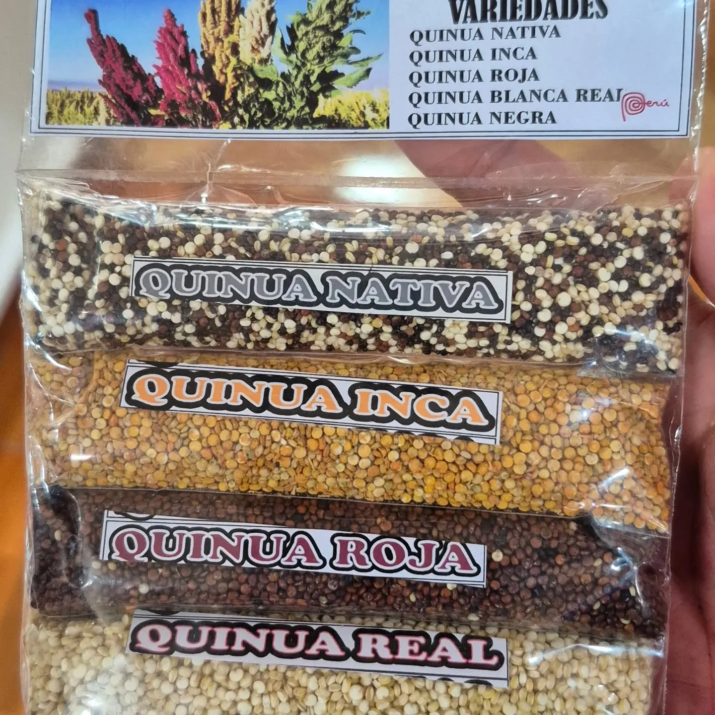 Pacote com quatro variedades de quinoa peruana: nativa, inca, vermelha e real